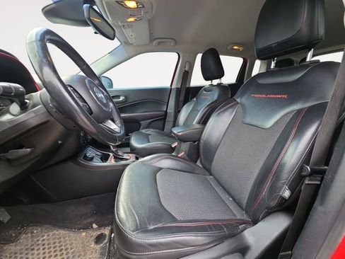 Used 2018 Jeep Compass Trailhawk w/ Cold Weather Group image 9