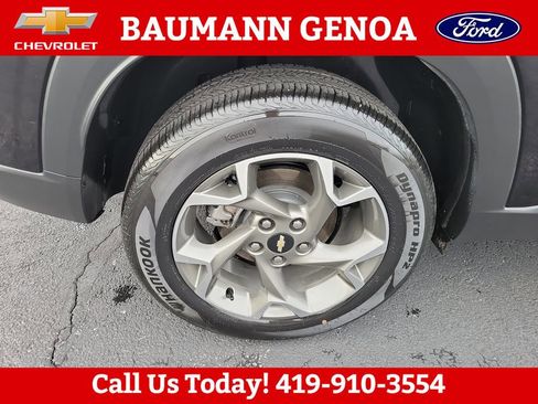 Used 2025 Chevrolet Trax LT w/ LT Convenience Package image 27