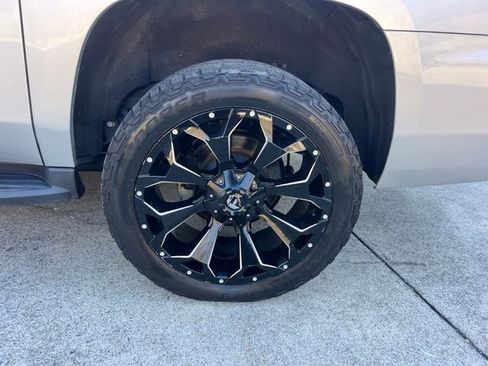 Used 2019 Chevrolet Suburban LT image 39