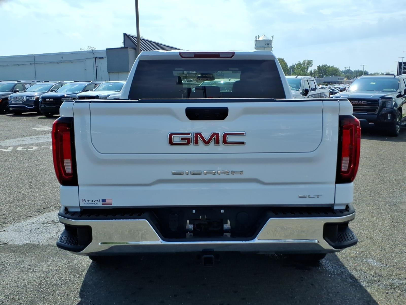 Used 2025 GMC Sierra 1500 SLT AWD/4WD image 4