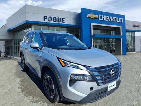 Used 2024 Nissan Rogue SV image 1