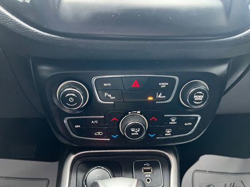 Used 2018 Jeep Compass Latitude w/ Popular Equipment Group AWD/4WD image 27