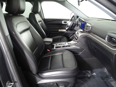 Used 2021 Ford Explorer XLT w/ Equipment Group 202A image 17