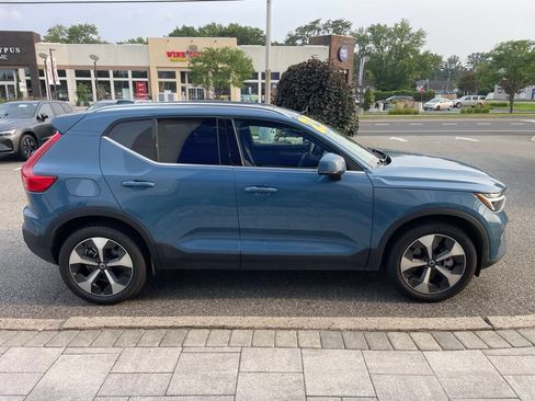Used 2025 Volvo XC40 B5 Plus AWD/4WD image 6
