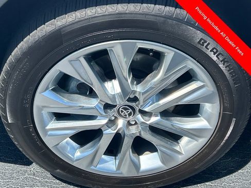 Used 2023 Toyota Highlander Limited FWD image 28