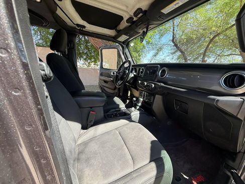 Used 2020 Jeep Wrangler Unlimited Sahara AWD/4WD image 24
