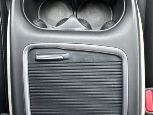 Used 2024 Chrysler Pacifica Touring-L FWD image 38
