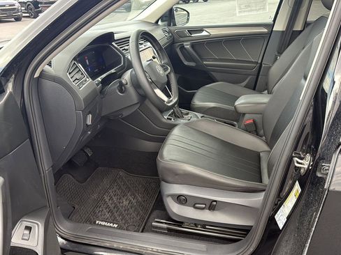 Used 2022 Volkswagen Tiguan SE image 15