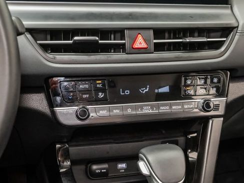 Certified 2025 Kia Seltos EX w/ EX Sunroof Package FWD image 18