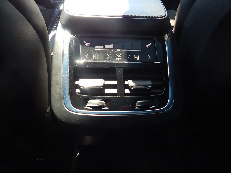 Used 2016 Volvo XC90 T6 R-Design w/ Vision Package AWD/4WD image 15