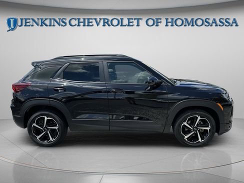 Used 2023 Chevrolet TrailBlazer RS w/ Convenience Package FWD image 2