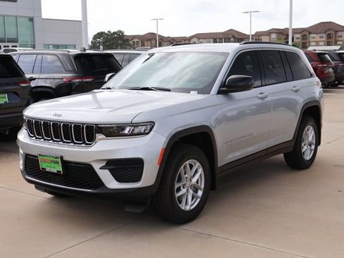 New 2026 Jeep Grand Cherokee Laredo X RWD image 3