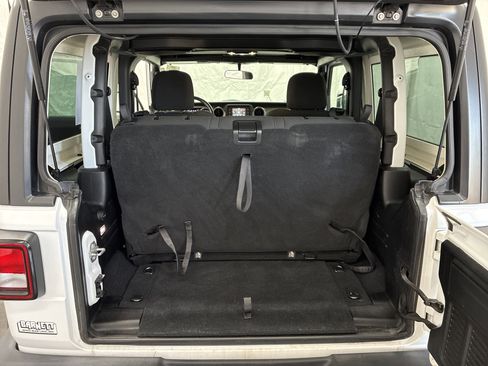 Used 2019 Jeep Wrangler Sport AWD/4WD image 9