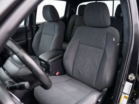 Used 2019 Toyota Tacoma TRD Sport w/ Technology Package RWD image 19