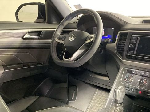 Used 2022 Volkswagen Atlas Cross Sport SE image 10