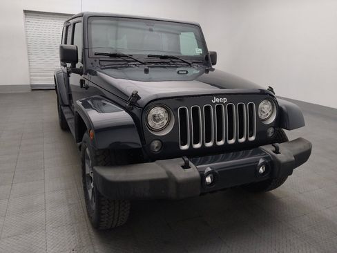Used 2017 Jeep Wrangler Unlimited Sahara w/ Connectivity Group AWD/4WD image 14
