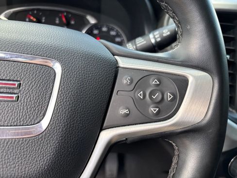 Used 2023 GMC Acadia SLT image 16