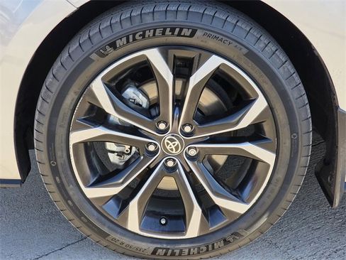 Used 2025 Toyota Sienna Platinum image 9