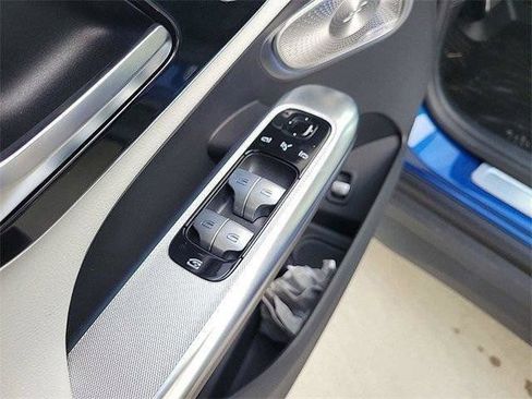 Used 2025 Mercedes-Benz GLC 300 4MATIC image 26