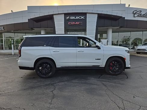 New 2024 Cadillac Escalade V w/ LPO, ONYX Package AWD/4WD image 7