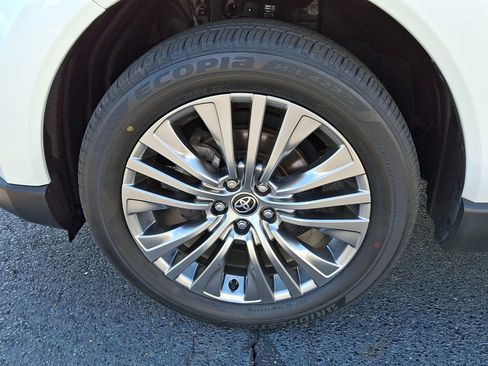 Used 2023 Toyota Venza Limited AWD/4WD image 8