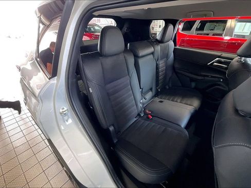 Used 2024 Mitsubishi Outlander SE FWD image 15