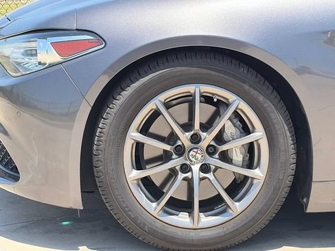 Used 2020 Alfa Romeo Giulia RWD image 5