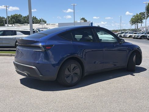 Used 2026 Tesla Model Y 2WD image 12
