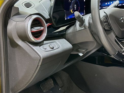 Used 2025 Chevrolet Trax RS w/ Driver Confidence Package image 9