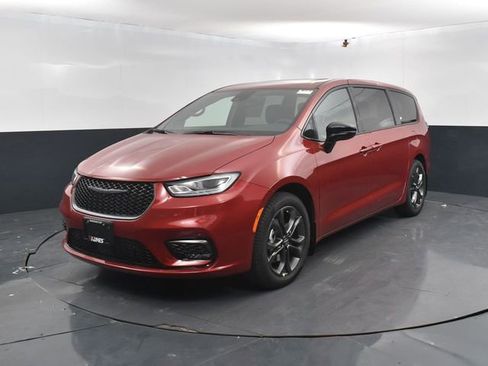 New 2026 Chrysler Pacifica Select image 4