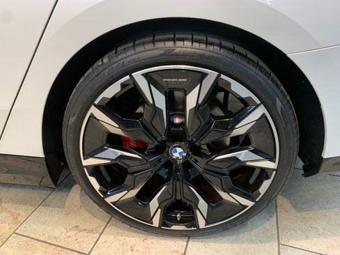 Used 2024 BMW 530i xDrive w/ M Sport Package AWD/4WD image 11