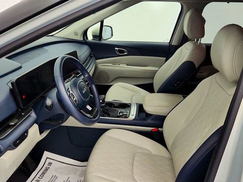 Used 2025 Kia Carnival EX FWD image 17