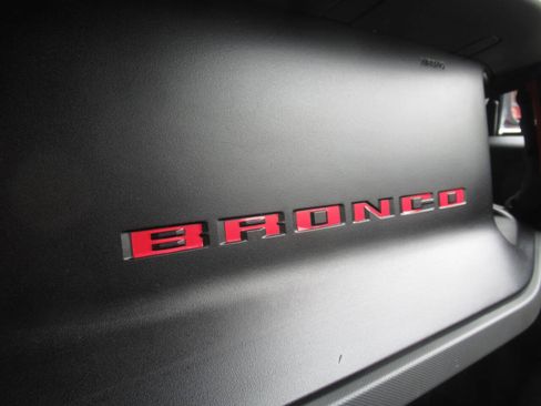 Used 2021 Ford Bronco Big Bend w/ Sasquatch Package AWD/4WD image 33