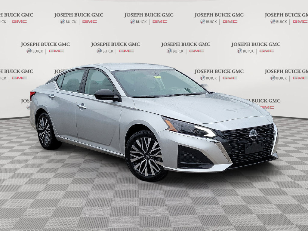Used 2024 Nissan Altima 2.5 SV FWD image 1