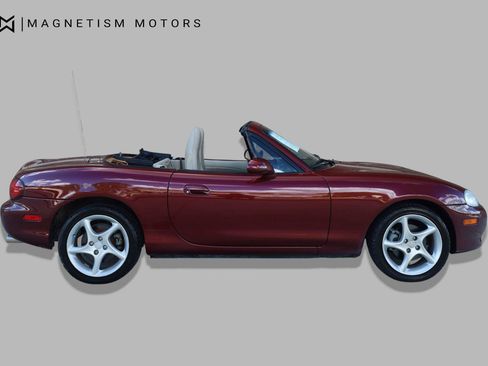 Used 2003 MAZDA MX-5 Miata LS RWD image 2