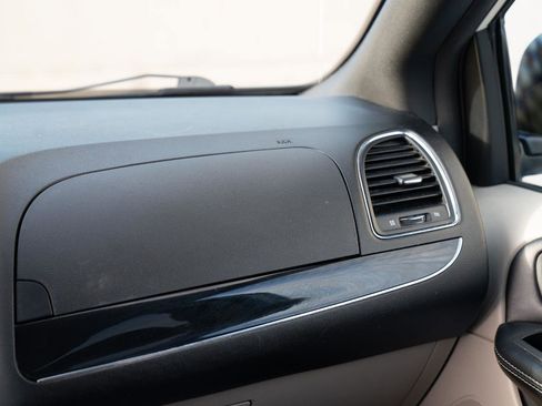 Used 2019 Dodge Grand Caravan SXT FWD image 28