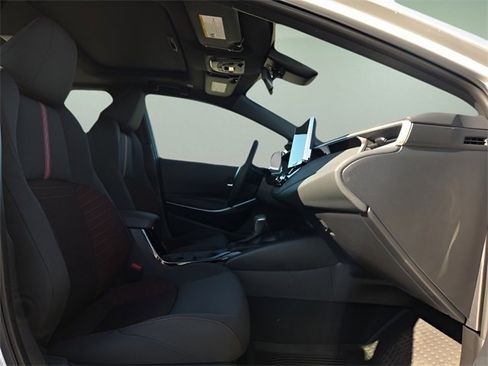 Used 2025 Toyota Corolla SE w/ SE Premium Package image 15