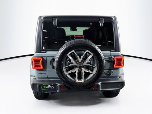 Used 2024 Jeep Wrangler Unlimited w/ Convenience Group AWD/4WD image 7