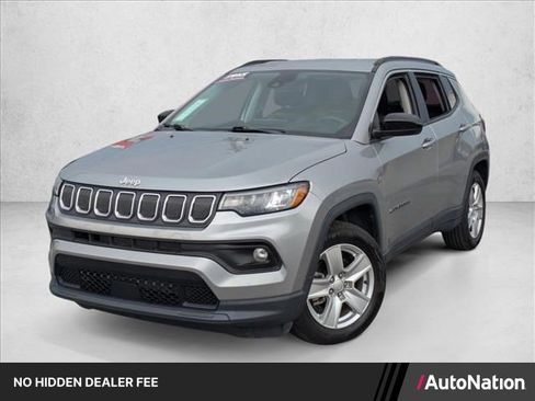 Used 2022 Jeep Compass Latitude FWD image 1