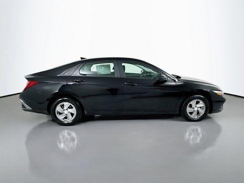 Used 2024 Hyundai Elantra SE FWD image 8