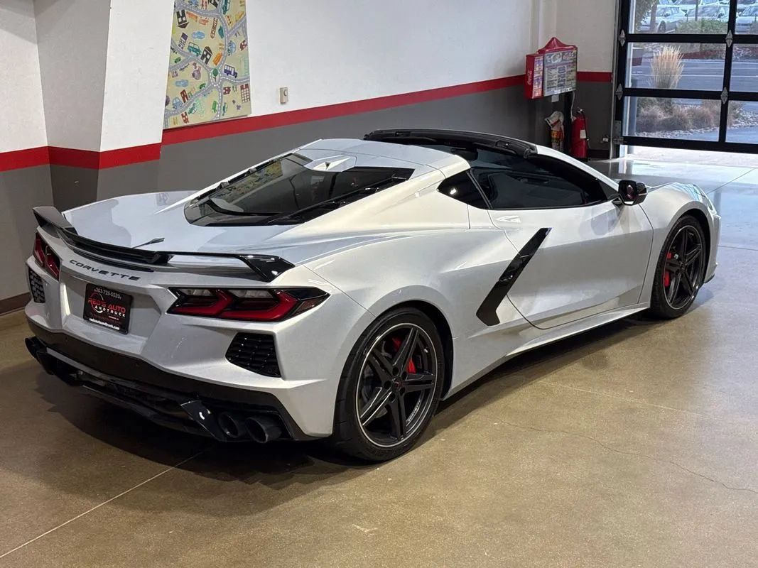Used 2024 Chevrolet Corvette Stingray Preferred Cpe w/ Z51 Performance Package RWD image 4
