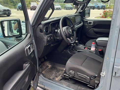 Used 2024 Jeep Wrangler Unlimited Rubicon 4xe AWD/4WD image 10
