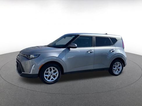 Used 2025 Kia Soul LX w/ LX Technology Package image 8