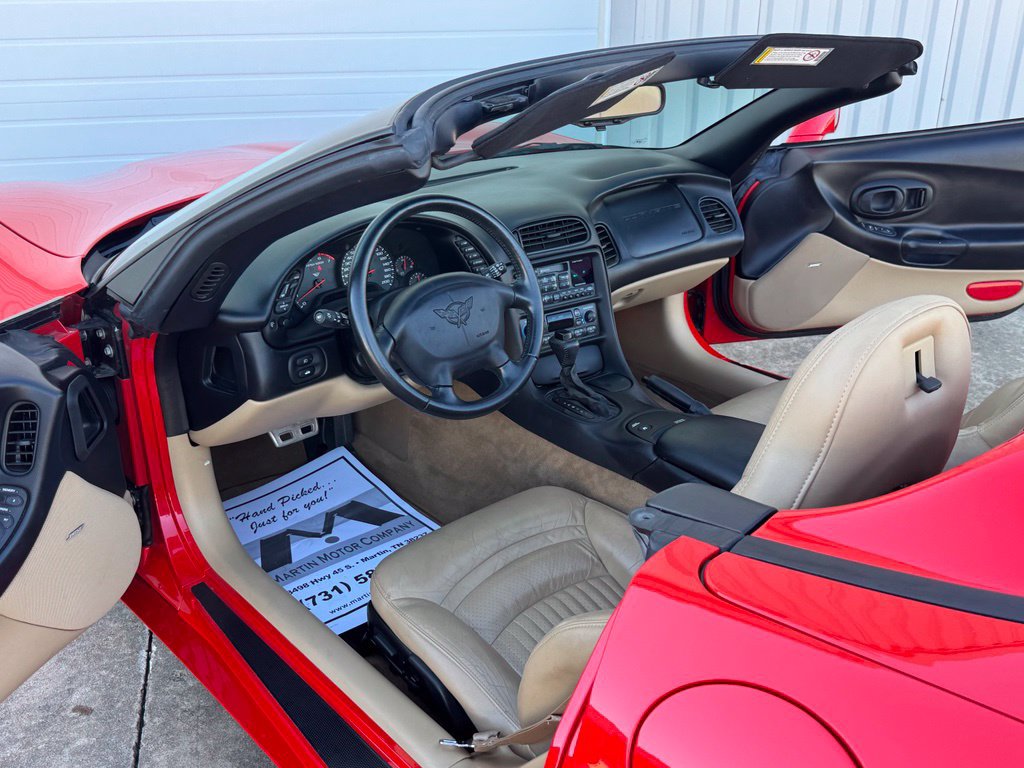 Used 2000 Chevrolet Corvette Convertible w/ Memory Pkg RWD image 2