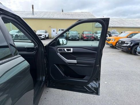 Used 2023 Ford Explorer XLT AWD/4WD image 27
