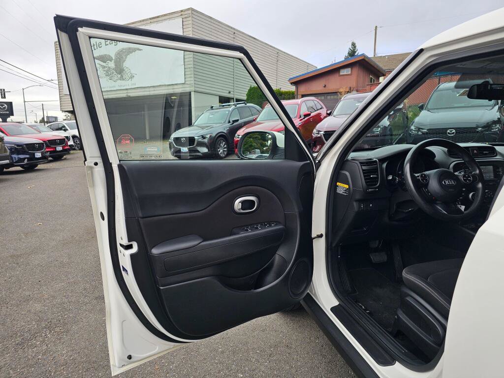 Used 2019 Kia Soul FWD image 19