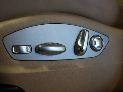 Certified 2026 Porsche Macan AWD/4WD image 33