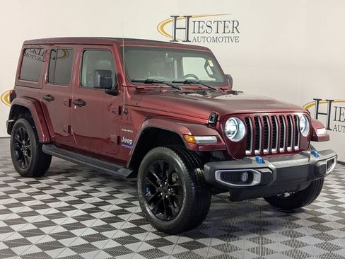 Used 2022 Jeep Wrangler Unlimited Sahara image 2