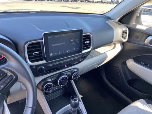 Used 2025 Hyundai Venue SEL FWD image 23