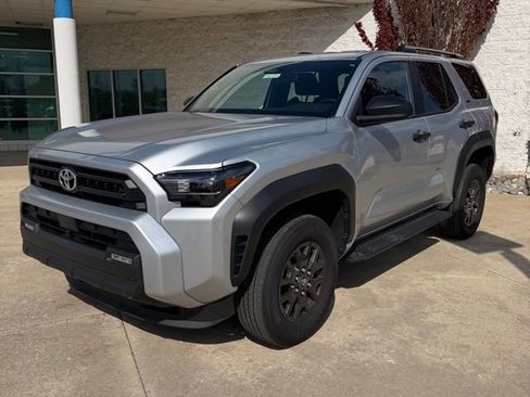 Used 2025 Toyota 4Runner SR5 AWD/4WD image 9